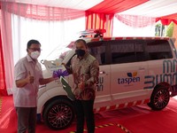 TASPEN Serahkan Ambulans Multifungsi pada Kementerian BUMN