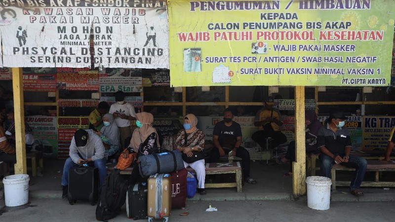 Jelang PPKM Level 3 Saat Nataru Nanti, Begini Suasana Terminal Bus AKAP. (CNBC Indonesia/Andrean Kristianto)