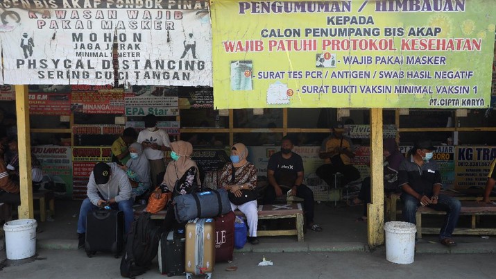 Jelang PPKM Level 3 Saat Nataru Nanti, Begini Suasana Terminal Bus AKAP. (CNBC Indonesia/Andrean Kristianto) Jelang PPKM Level 3 Saat Nataru Nanti, Begini Suasana Terminal Bus AKAP. (CNBC Indonesia/Andrean Kristianto)