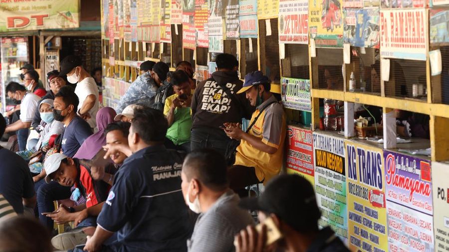 Jelang PPKM Level 3 Saat Nataru Nanti, Begini Suasana Terminal Bus AKAP. (CNBC Indonesia/Andrean Kristianto)