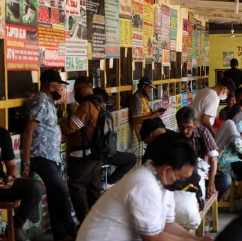 Ada PPKM Level 3 Nataru, Kini Orang Menyemut di Terminal