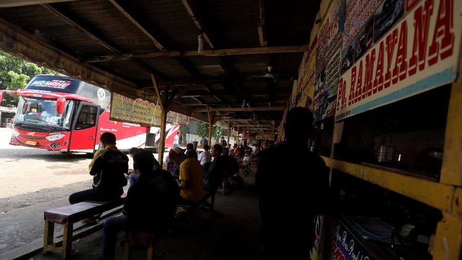 Jelang PPKM Level 3 Saat Nataru Nanti, Begini Suasana Terminal Bus AKAP. (CNBC Indonesia/Andrean Kristianto)
