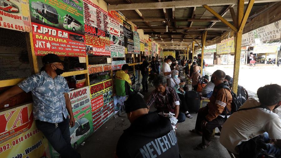 Jelang PPKM Level 3 Saat Nataru Nanti, Begini Suasana Terminal Bus AKAP. (CNBC Indonesia/Andrean Kristianto)
