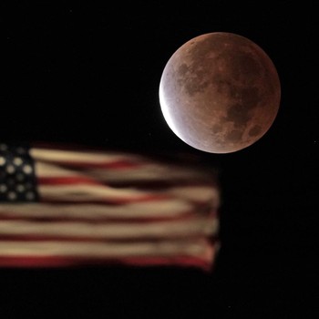 Keren Banget! Intip Keindahan Gerhana Bulan di AS Hingga Cile