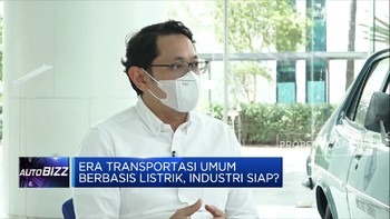 Optimisme & Tantangan Blue Bird Operasikan Taksi Listrik