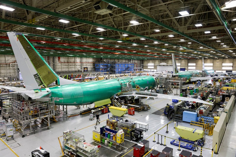 Perakitan pesawat patroli maritim Boeing P-8 Poseidon di pabrik Boeing 737 di Renton, Washington The production line for the Boeing P-8 Poseidon maritime patrol aircraft is pictured at Boeing's 737 factory in Renton, Washington, U.S. November 18, 2021. REUTERS/Jason Redmond