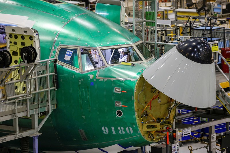 Perakitan pesawat patroli maritim Boeing P-8 Poseidon di pabrik Boeing 737 di Renton, Washington The production line for the Boeing P-8 Poseidon maritime patrol aircraft is pictured at Boeing's 737 factory in Renton, Washington, U.S. November 18, 2021. REUTERS/Jason Redmond