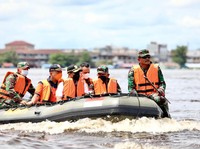 Kepala BNPB Tinjau Banjir di Kalteng dan Kalbar