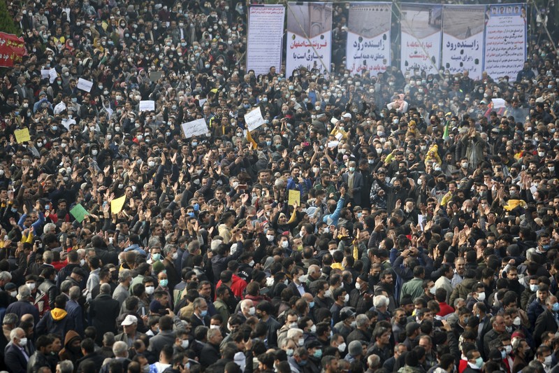 Demo di Iran imbas sungai kering. (AP/Hamidreza Nikoomaram)