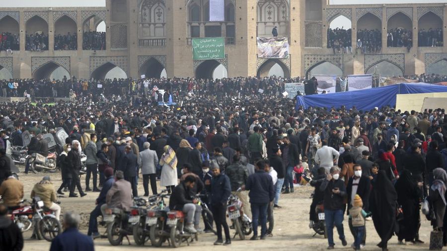 Demo di Iran imbas sungai kering. (AP/Hamidreza Nikoomaram)