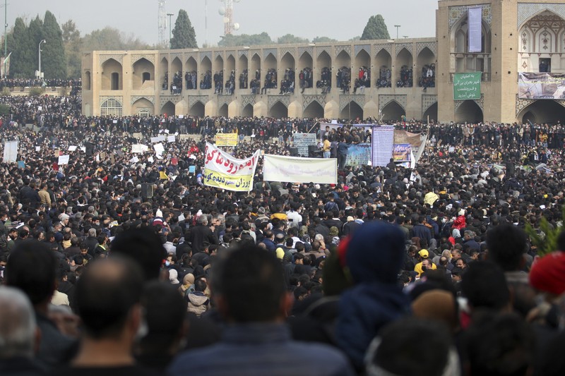 Demo di Iran imbas sungai kering. (AP/Hamidreza Nikoomaram)
