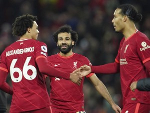 Rumor Anyar Bursa Transfer Liverpool: TAA Pergi, Mo Salah Bertahan?
