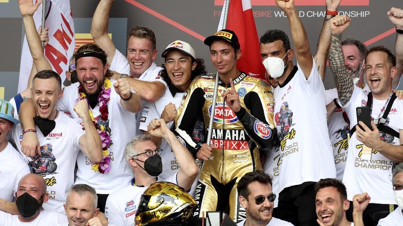 Toprak Razgatlioglu memastikan diri menjadi juara dunia WSBK 2021. Di MotoGP Mandalika ia finis sebagai runner up. (AP/Achmad Ibrahim)