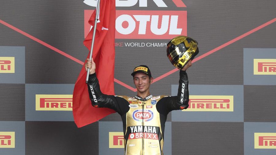 Toprak Razgatlioglu memastikan diri menjadi juara dunia WSBK 2021. Di MotoGP Mandalika ia finis sebagai runner up. (AP/Achmad Ibrahim)