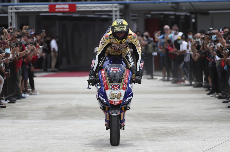 Toprak Razgatlioglu memastikan diri menjadi juara dunia WSBK 2021. Di MotoGP Mandalika ia finis sebagai runner up. (AP/Achmad Ibrahim)