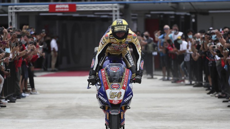 Toprak Razgatlioglu memastikan diri menjadi juara dunia WSBK 2021. Di MotoGP Mandalika ia finis sebagai runner up. (AP/Achmad Ibrahim)