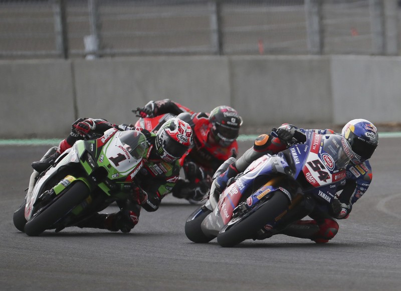 Toprak Razgatlioglu memastikan diri menjadi juara dunia WSBK 2021. Di MotoGP Mandalika ia finis sebagai runner up. (AP/Achmad Ibrahim) Toprak Razgatlioglu memastikan diri menjadi juara dunia WSBK 2021. Di MotoGP Mandalika ia finis sebagai runner up. (AP/Achmad Ibrahim)