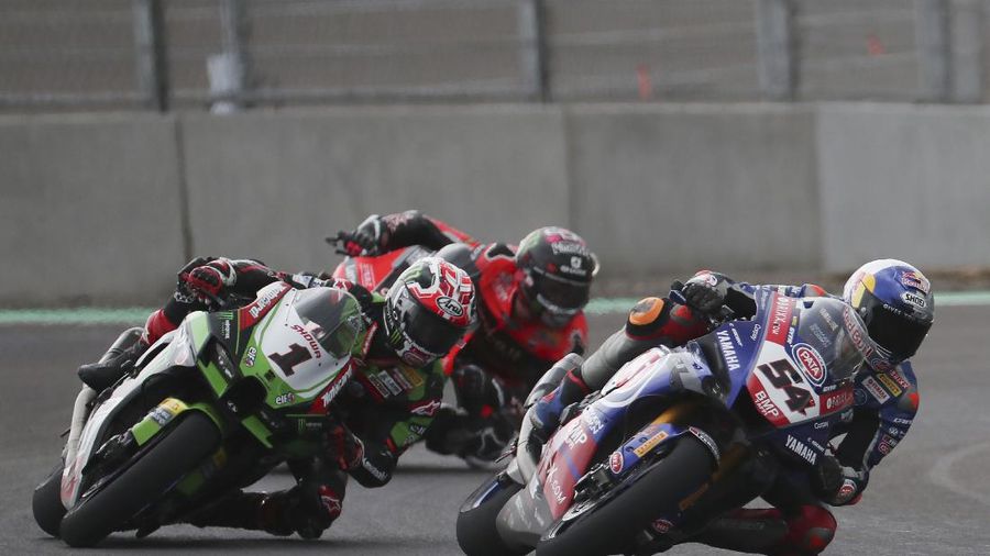 Toprak Razgatlioglu memastikan diri menjadi juara dunia WSBK 2021. Di MotoGP Mandalika ia finis sebagai runner up. (AP/Achmad Ibrahim)