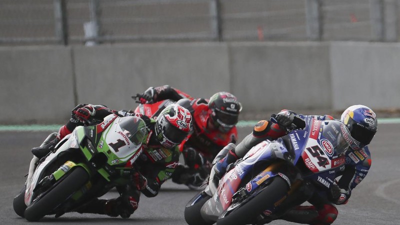 Toprak Razgatlioglu memastikan diri menjadi juara dunia WSBK 2021. Di MotoGP Mandalika ia finis sebagai runner up. (AP/Achmad Ibrahim)