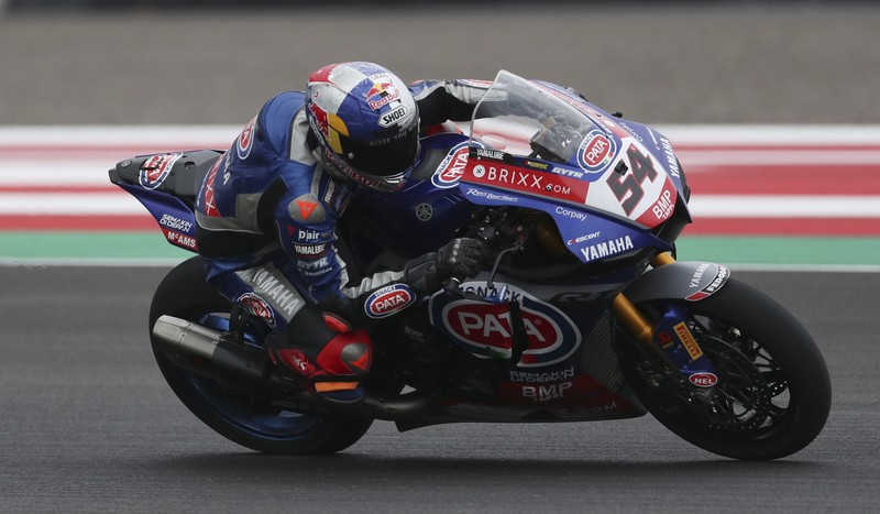 Toprak Razgatlioglu memastikan diri menjadi juara dunia WSBK 2021. Di MotoGP Mandalika ia finis sebagai runner up. (AP/Achmad Ibrahim) Toprak Razgatlioglu memastikan diri menjadi juara dunia WSBK 2021. Di MotoGP Mandalika ia finis sebagai runner up. (AP/Achmad Ibrahim)