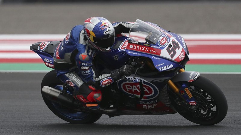 Toprak Razgatlioglu memastikan diri menjadi juara dunia WSBK 2021. Di MotoGP Mandalika ia finis sebagai runner up. (AP/Achmad Ibrahim)