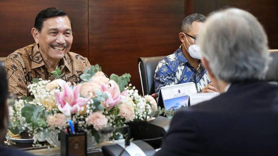 Menko Kemaritiman dan Investasi Luhut Binsar Pandjaitan bertemu dengan mantan Perdana Menteri Inggris Tony Blair. (Tangkapan Layar via Instagram @luhut.pandjaitan)