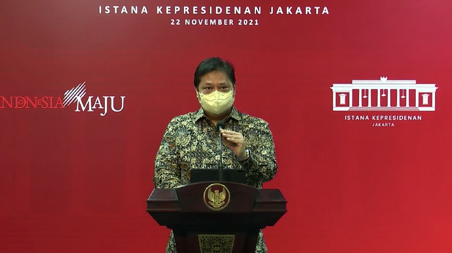 Menko Perekonomian Airlangga Hartarto dalam konfrensi Pers terkait “Evaluasi Pemberlakuan Pembatasan Kegiatan Masyarakat, 22 Nov 2021 (Tangkapan Layar Sekretariat Presiden)