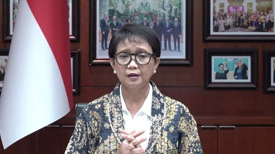 Menteri Luar Negeri Retno Marsudi memberikan keterangan pers terkait KTT Khusus ASEAN - RRT (Tangkapan Layar Sekretariat Presiden)