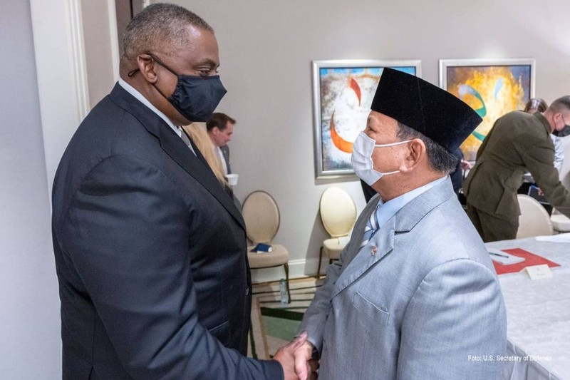 Menteri Pertahanan Prabowo Subianto bertemu Menteri Pertahanan Amerika Serikat (AS) Lloyd Austin di sela kegiatan kedua Menhan menghadiri the 17th International Institute for Strategic Studies (IISS) Manama Dialogue 2021 di Bahrain. (Dok U.S Secretary of Defense) Menteri Pertahanan Prabowo Subianto bertemu Menteri Pertahanan Amerika Serikat (AS) Lloyd Austin di sela kegiatan kedua Menhan menghadiri the 17th International Institute for Strategic Studies (IISS) Manama Dialogue 2021 di Bahrain. (Dok U.S Secretary of Defense)