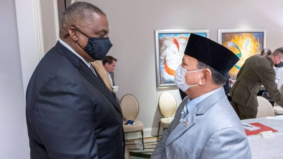 Menteri Pertahanan Prabowo Subianto bertemu Menteri Pertahanan Amerika Serikat (AS) Lloyd Austin di sela kegiatan kedua Menhan menghadiri the 17th International Institute for Strategic Studies (IISS) Manama Dialogue 2021 di Bahrain. (Dok U.S Secretary of Defense)