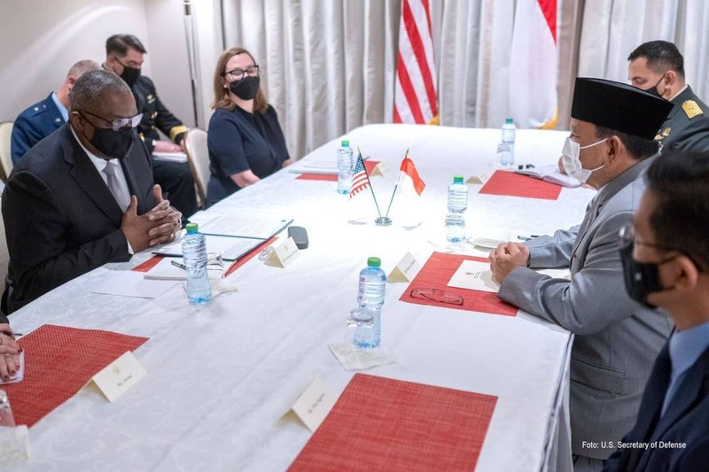 Menteri Pertahanan Prabowo Subianto bertemu Menteri Pertahanan Amerika Serikat (AS) Lloyd Austin di sela kegiatan kedua Menhan menghadiri the 17th International Institute for Strategic Studies (IISS) Manama Dialogue 2021 di Bahrain. (Dok U.S Secretary of Defense) Menteri Pertahanan Prabowo Subianto bertemu Menteri Pertahanan Amerika Serikat (AS) Lloyd Austin di sela kegiatan kedua Menhan menghadiri the 17th International Institute for Strategic Studies (IISS) Manama Dialogue 2021 di Bahrain. (Dok U.S Secretary of Defense)