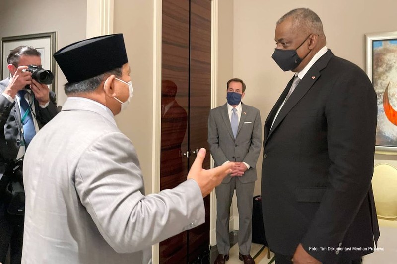 Menteri Pertahanan Prabowo Subianto bertemu Menteri Pertahanan Amerika Serikat (AS) Lloyd Austin di sela kegiatan kedua Menhan menghadiri the 17th International Institute for Strategic Studies (IISS) Manama Dialogue 2021 di Bahrain. (Dok U.S Secretary of Defense)