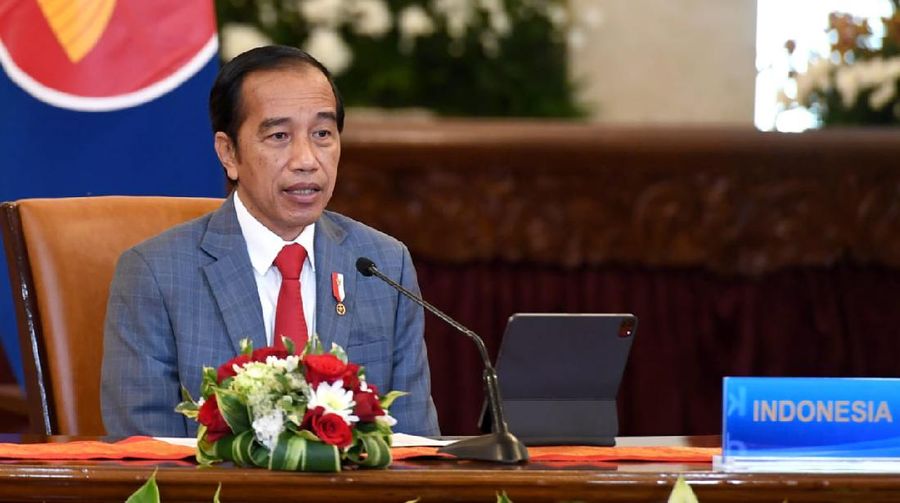 Presiden Joko Widodo (Jokowi) dalam pidatonya saat menghadiri Konferensi Khusus untuk Memperingati 30 Tahun Hubungan ASEAN-China secara virtual dari Istana Kepresidenan Jakarta, Senin (22/11/2021). (Biro Pers Sekretariat Presiden/ Rusman)