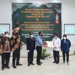 KPC Salurkan Beasiswa ke 3.675 Putra Putri Kutai Timur