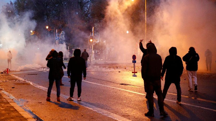 People protest against coronavirus disease (COVID-19) measures near the European Commission in Brussels, Belgium November 21, 2021. REUTERS/Johanna Geron