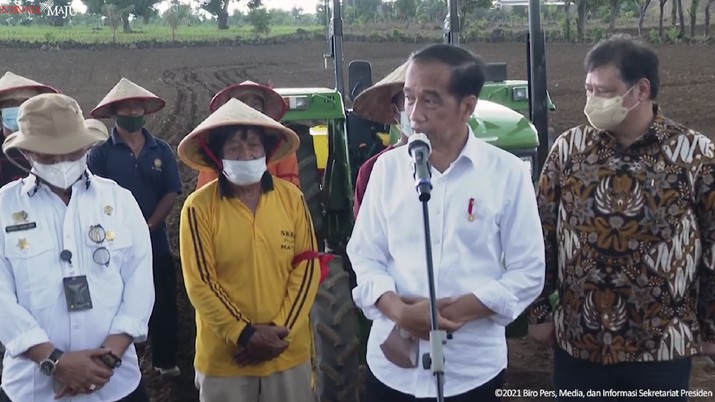 Keterangan Pers Presiden Jokowi Usai Penanaman Jagung Bersama Masyarakat Jeneponto, 23 November 2021 (tangkapan Layar Youtube Sekretariat Presiden)