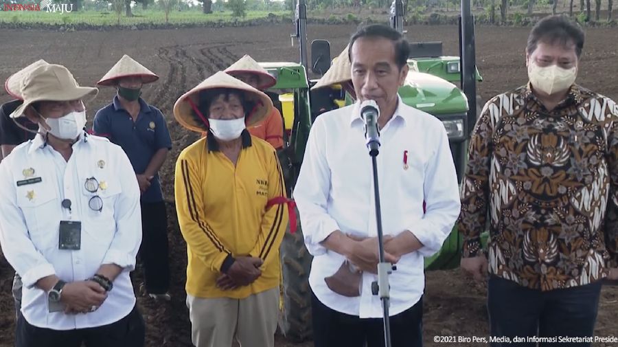 Keterangan Pers Presiden Jokowi Usai Penanaman Jagung Bersama Masyarakat Jeneponto, 23 November 2021 (tangkapan Layar Youtube Sekretariat Presiden)