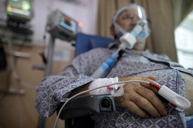 Intubated COVID-19 patients are seen in a crowded COVID-19 ICU ward at Bucharest's University Hospital, in Bucharest, Romania, October 29, 2021. Inquam Photos/Octav Ganea via REUTERS ATTENTION EDITORS - THIS IMAGE WAS PROVIDED BY A THIRD PARTY. ROMANIA OUT. NO COMMERCIAL OR EDITORIAL SALES IN ROMANIA