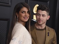 Priyanka Chopra Bagikan Foto Bayi dari Hasil Surogasi