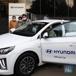 Sri Mulyani Bawa Kado Mewah Mobil Listrik, Bos Hyundai Happy!
