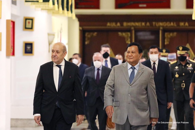 Pertemuan Prabowo & Le Drian Pertemuan Prabowo & Le Drian