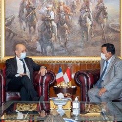 Gaya Prabowo Menjamu Menlu Prancis Le Drian