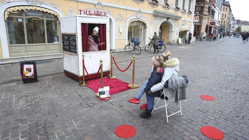 A sign indicating COVID-19 restrictions of mandatory masks hangs on a post along a pedestrian street in Flensburg, Germany, Wednesday, Nov. 24, 2021.(Roland Weihrauch/dpa via AP)
