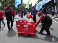 Protes UMP DKI, Massa Buruh 'Kepung' Kantor Anies