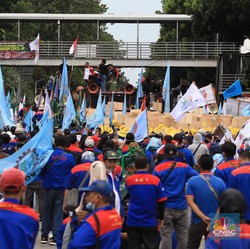 Detik-Detik UMK 2022 Diketok, Buruh Kompak Bergerak!