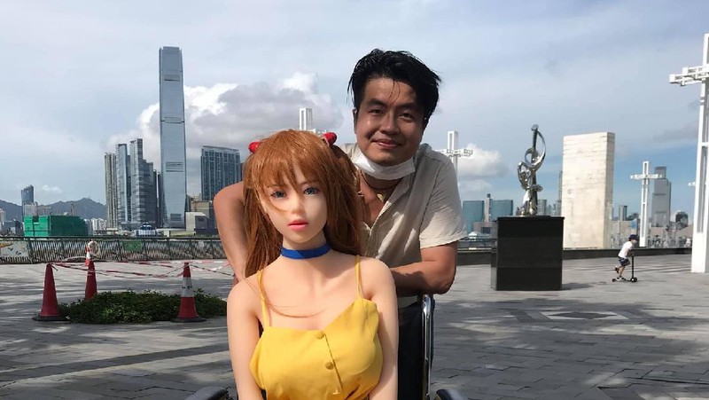 Pria Hidup dengan Boneka Sex Xie Tianrong (Tangkapan Layar via Facebook/謝天榮)