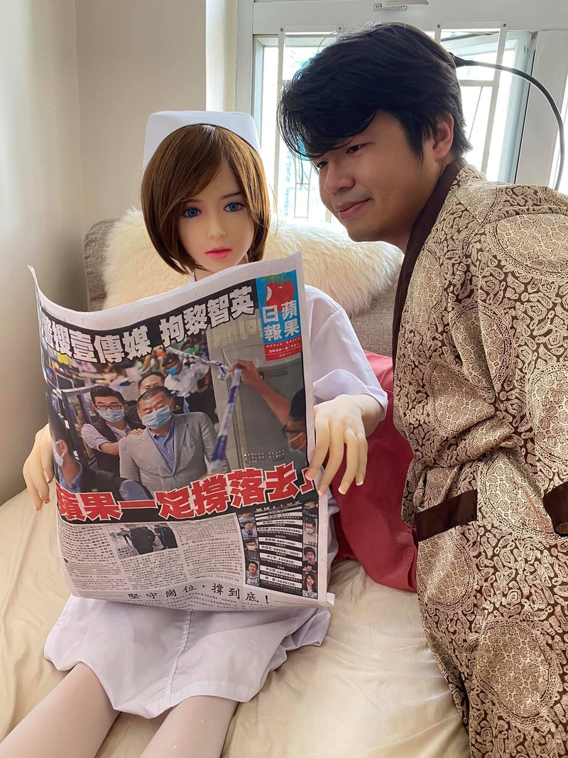Pria Hidup dengan Boneka Sex Xie Tianrong (Tangkapan Layar via Facebook/謝天榮)