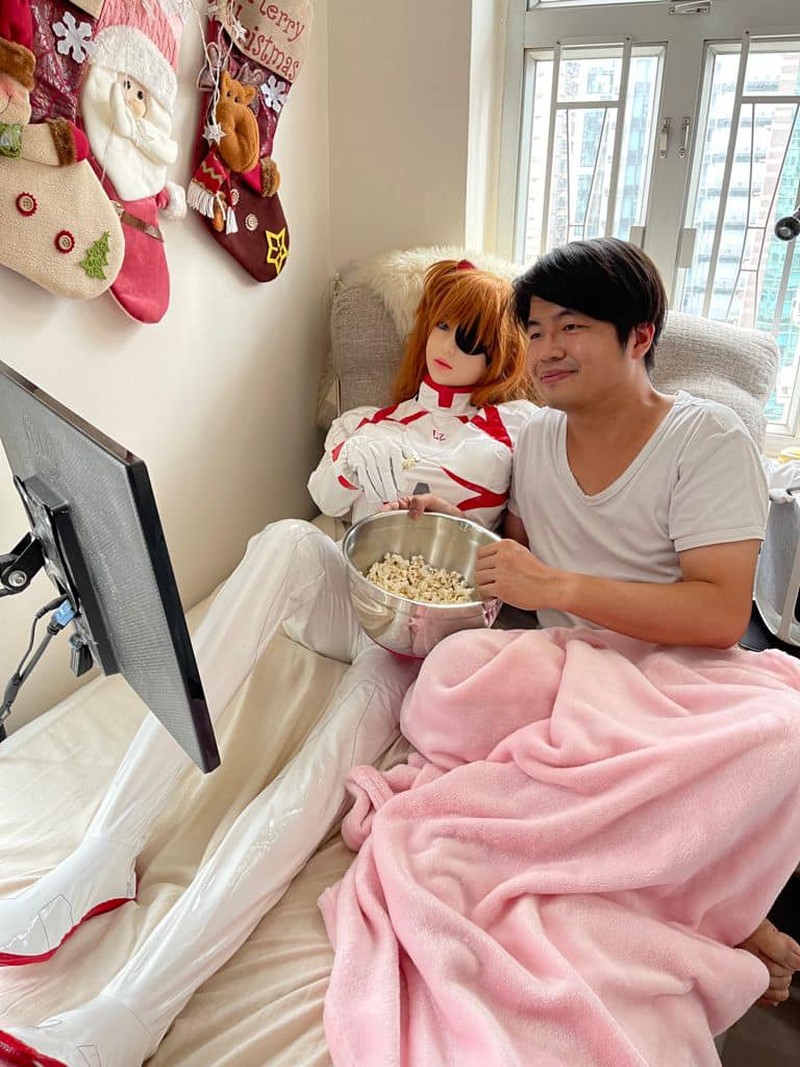 Pria Hidup dengan Boneka Sex Xie Tianrong (Tangkapan Layar via Facebook/謝天榮)