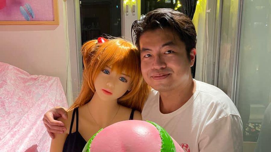 Pria Hidup dengan Boneka Sex Xie Tianrong (Tangkapan Layar via Facebook/謝天榮)