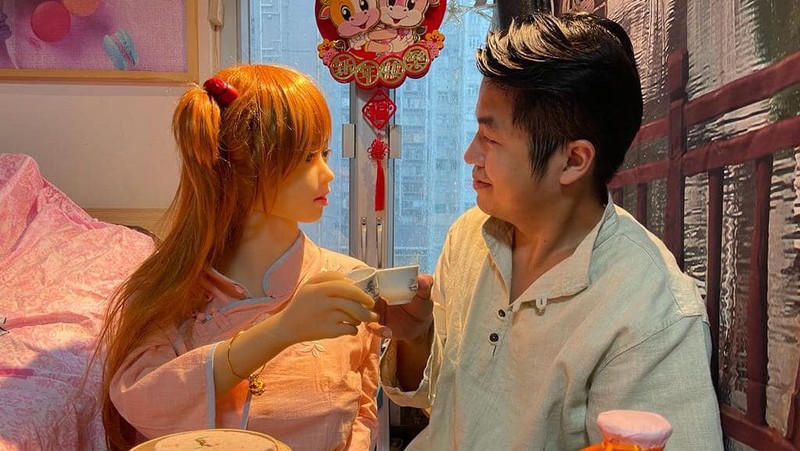 Pria Hidup dengan Boneka Sex Xie Tianrong (Tangkapan Layar via Facebook/謝天榮)